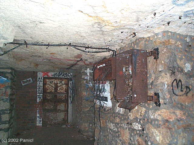 001 World Trip 2002 Paris Catacombs The